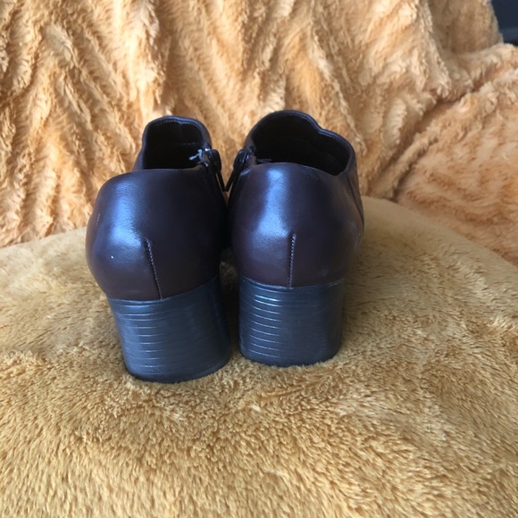 Rich brown leather ankle booties size 8.5 wide - Picture 3 of 5